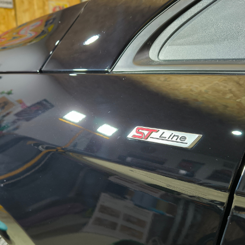 Effet miroir grâce au polish voiture carrosserie et lustrage professionnel
